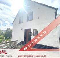 Morscheid: renovierungsbedürftiges Ein- oder Zweifamilienhaus mit großem Grundstück, 2 Garagen und viel Potenzial will wachgeküsst werden !