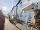 Gepflegter Hauseingang - 7 Zimmer Reihenendhaus in Sindelfingen