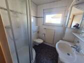 Bad mit Dusche - 