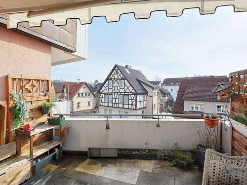 Überdachter Balkon - 3 Zimmer Etagenwohnung in Leonberg