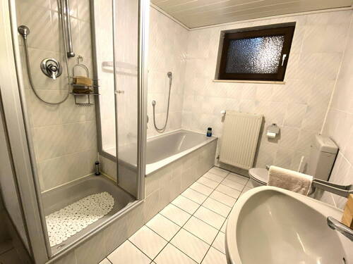 UG Bad/WC - 