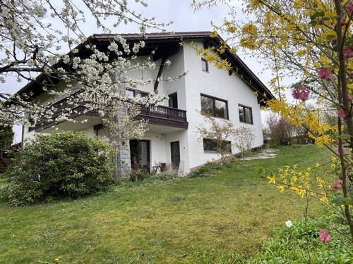 Bild 1 - Großzügiges Einfamilienhaus mit unverbaubarer Aussicht und großem Garten