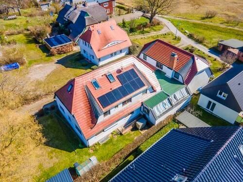 Luftansicht - Familienbetriebene Pension in einer der beliebtesten Lagen mit Seeblick und Schwimmbad auf der wunderschönen Insel Rügen zu verkaufen