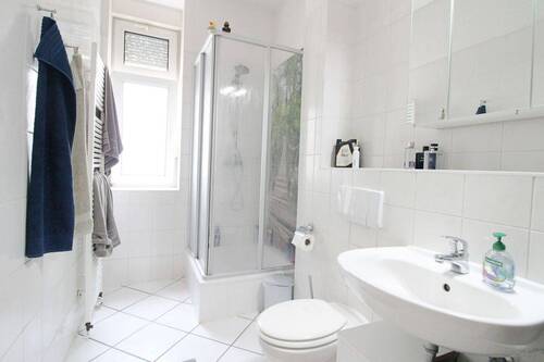 Badezimmer mit Dusche - 