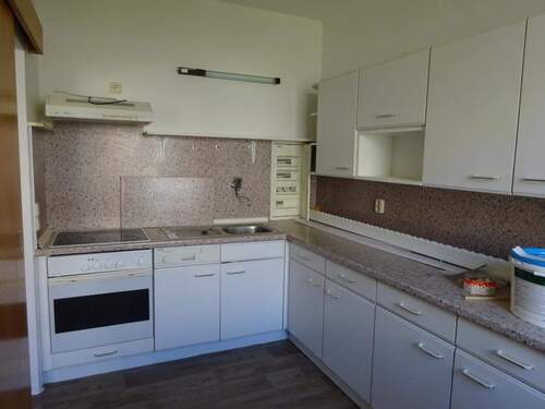 Einbauküche - Helle 3 Zimmer-Whg. mit Einbauküche, Balkon im 1.OG in einem gepflegten MFH