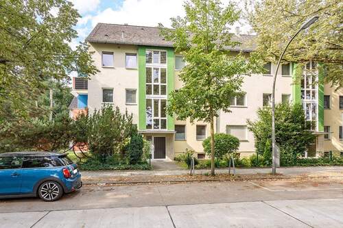 Hauseingang - 2 Zimmer Etagenwohnung zum Kaufen in Berlin-Zehlendorf