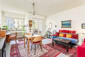 Wohnzimmer mit Zugang zum Balkon - Etagenwohnung mit 63,00 m² in Berlin-Zehlendorf zum Kaufen