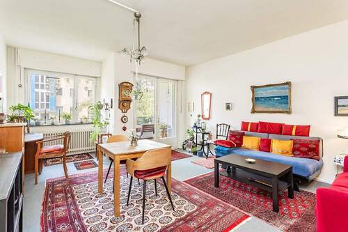 Wohnzimmer mit Zugang zum Balkon - Etagenwohnung mit 63,00 m² in Berlin-Zehlendorf zum Kaufen
