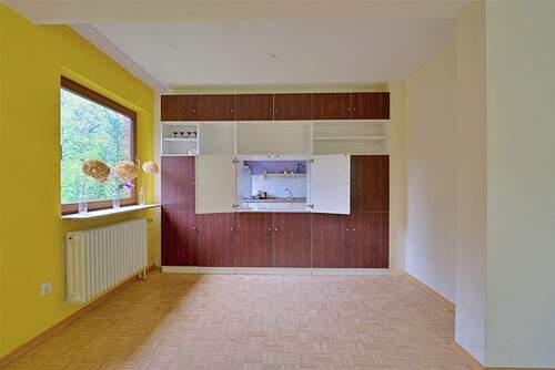 Blick vom Essplatz zur Durchreiche - 5 Zimmer Einfamilienhaus in Marxen