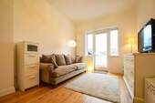 Schlafzimmer mit Zugang zum Balkon - 