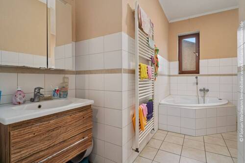 Badezimmer - Mehrfamilienhaus, Wohnhaus in Selsingen