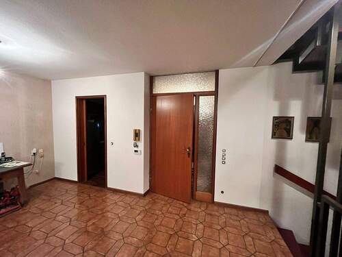 Blick zum Windfang / Küche - 