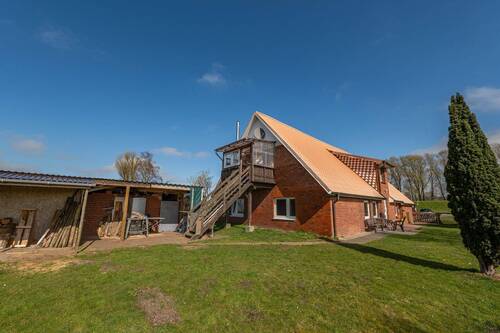 Hinteransicht - Ein Zuhause mit Geschichte, Raum für die ganze Familie und Entwicklungspotenzial!