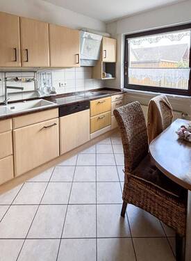 Küche mit gemütlichen Frühstücksplatz - 