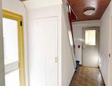 Hauptgebäude seitl Eingang zu Wohnung 1 - 