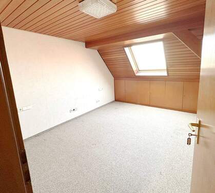 Hauptgebäude Wohnung DG Zimmer - 