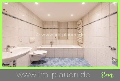 Badezimmer - moderne Dachgeschosswohnung mit offener Wohnküche u. Glasfaser-Internet - 3 Raumwohnung in Plauen
