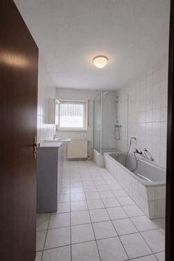 Bad - Etagenwohnung mit 76,00 m&sup2; in Viernheim zum Kaufen