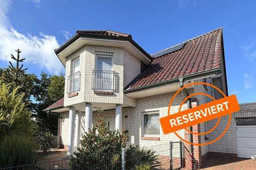 Frontansicht reserviert - * Provisionsfrei für Käufer * RESERVIERT- Familie gesucht! Geräumiges Zuhause in ruhiger Lage