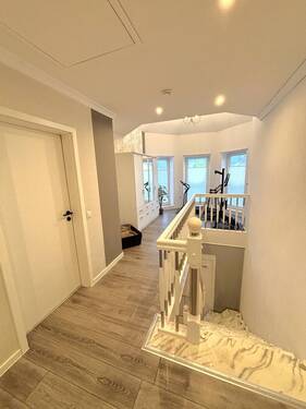 Flur oben - 5 Zimmer Einfamilienhaus in Lohne