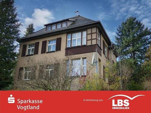 Straßenansicht - 8 Zimmer Mehrfamilienhaus, Wohnhaus in Adorf