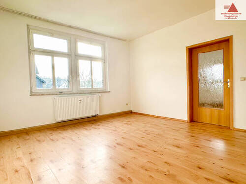 Wohnzimmer - 2 Zimmer Etagenwohnung in Sehmatal
