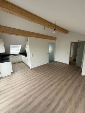 Wohnen - LETZTE CHANCE; exklusive 2-Zi. Seniorenwhg. barrierefrei mit Aufzug; sonnig, hell, EBK, top Lage, Tiefgarage, Balkon