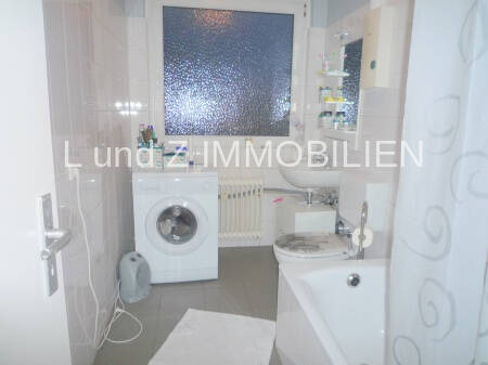 Bad mit Wanne - 3 Zimmer Etagenwohnung in Düren