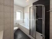 Badezimmer - Etagenwohnung mit 70,00 m² in Plauen zur Miete