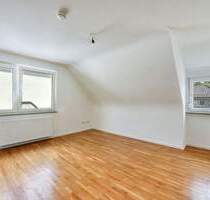 +++ gute Wohnlage - modernisiert, gemütlich & gehoben - Dachgeschoss (2.OG) - EBK-Übernahme mögl. - an einen Nichtrau... - Stuttgart Zuffenhausen