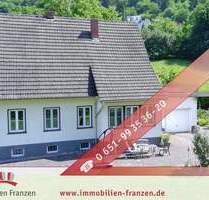 Zemmer-Daufenbach: Familienparadies im Grünen - Traumhaftes Einfamilienhaus mit großem Garten und Hoffläche, 2 Balkonen und Kamin !