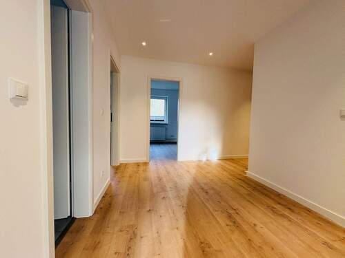 Flur Blick in die Wohnküche - Etagenwohnung mit 77,00 m&sup2; in Hamburg zum Kaufen