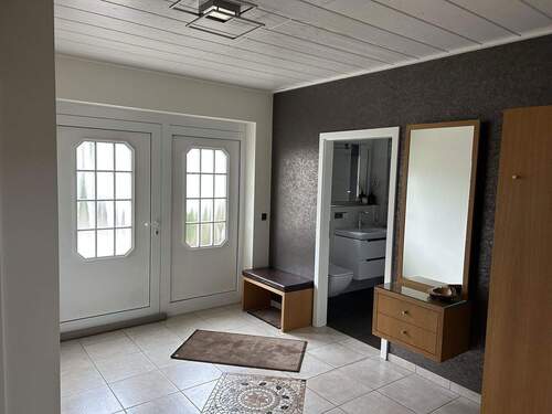 Eingangsbereich - 6 Zimmer Einfamilienhaus zum Kaufen in Langenfeld