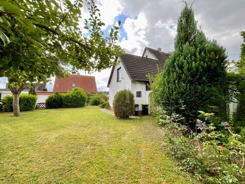 Hausansicht - 6 Zimmer Doppelhaushälfte zum Kaufen in Laatzen