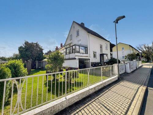 Hausansicht - 8 Zimmer Mehrfamilienhaus, Wohnhaus zum Kaufen in Kassel