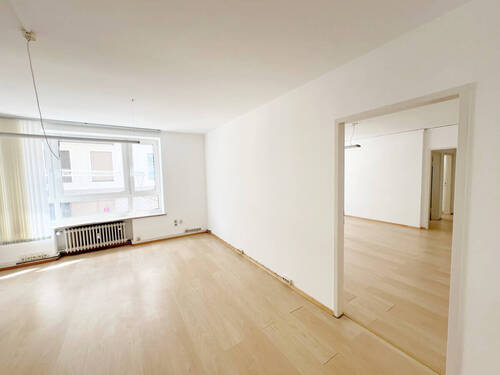 Zimmer 2 III - 3 Zimmer Büro in München