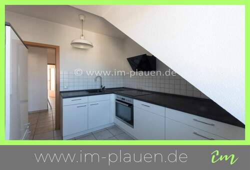 Küche mit EBK - Dachgeschosswohnung mit Weitblick - Einbauküche - Laminat - ruhige Lage - 3 Raumwohnung zur Miete