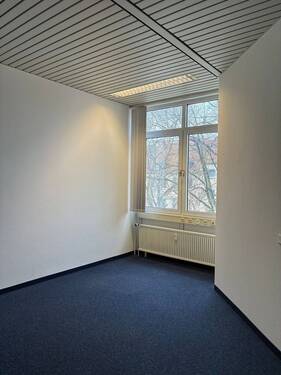 Raum 1 - Helle Büros in zentraler Krefeld-Lage - barrierefrei, flexibel, leer übergeben