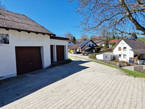 Anbau mit Garagen - 