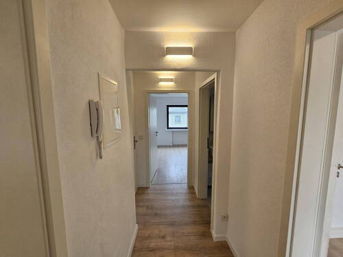 Flur - 3 Zimmer Wohnung - 650,00&nbsp;EUR Kaltmiete, ca.&nbsp; 61,70&nbsp;m&sup2;&nbsp;Wohnfl&auml;che