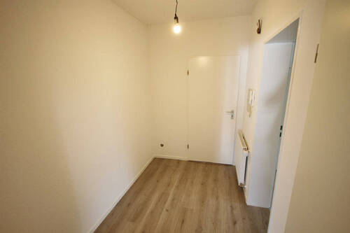 Flur - 3 Zimmer Etagenwohnung zum Kaufen in Lage