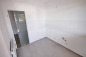 Küche mit Zugang zum großen Balkon - 