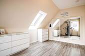 Kind_Gast_Büro_gestaged - 