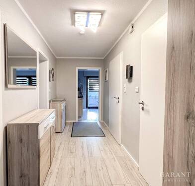 Flur EG - Mehrfamilienhaus, Wohnhaus mit 191,00 m² in Oftersheim zum Kaufen