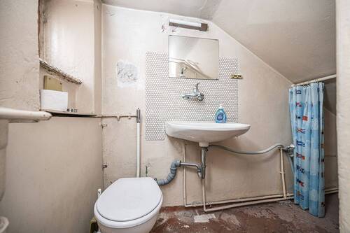 WE01 Toilette Treppenhaus - 