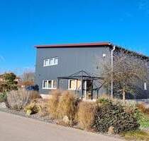 neuwertige Halle (beheizbar) mit Büro zu vermieten in Barbing