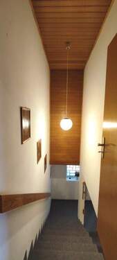 Treppe zum UG - Mehrfamilienhaus, Wohnhaus mit 148,70 m&sup2; in Sulzbach/Saar zum Kaufen