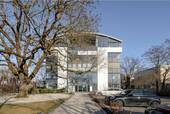 Außenansicht mit Parkplätzen - Büro mit 51,00 m&sup2; in München zur Miete