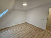 Bild 1 - 3 Zimmer Dachgeschoss Wohnung - 570,00&nbsp;EUR Kaltmiete, ca.&nbsp; 57,80&nbsp;m&sup2;&nbsp;Wohnfl&auml;che