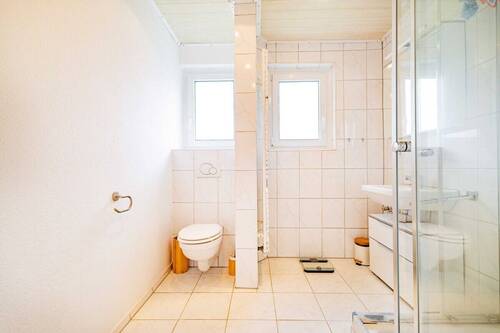 ...und abgetrenntem WC-Bereich. - 